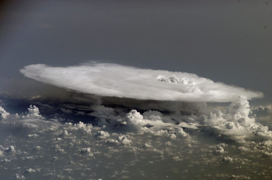 Eine Cumulonimbus mit Amboss, von der ISS aus gesehen.